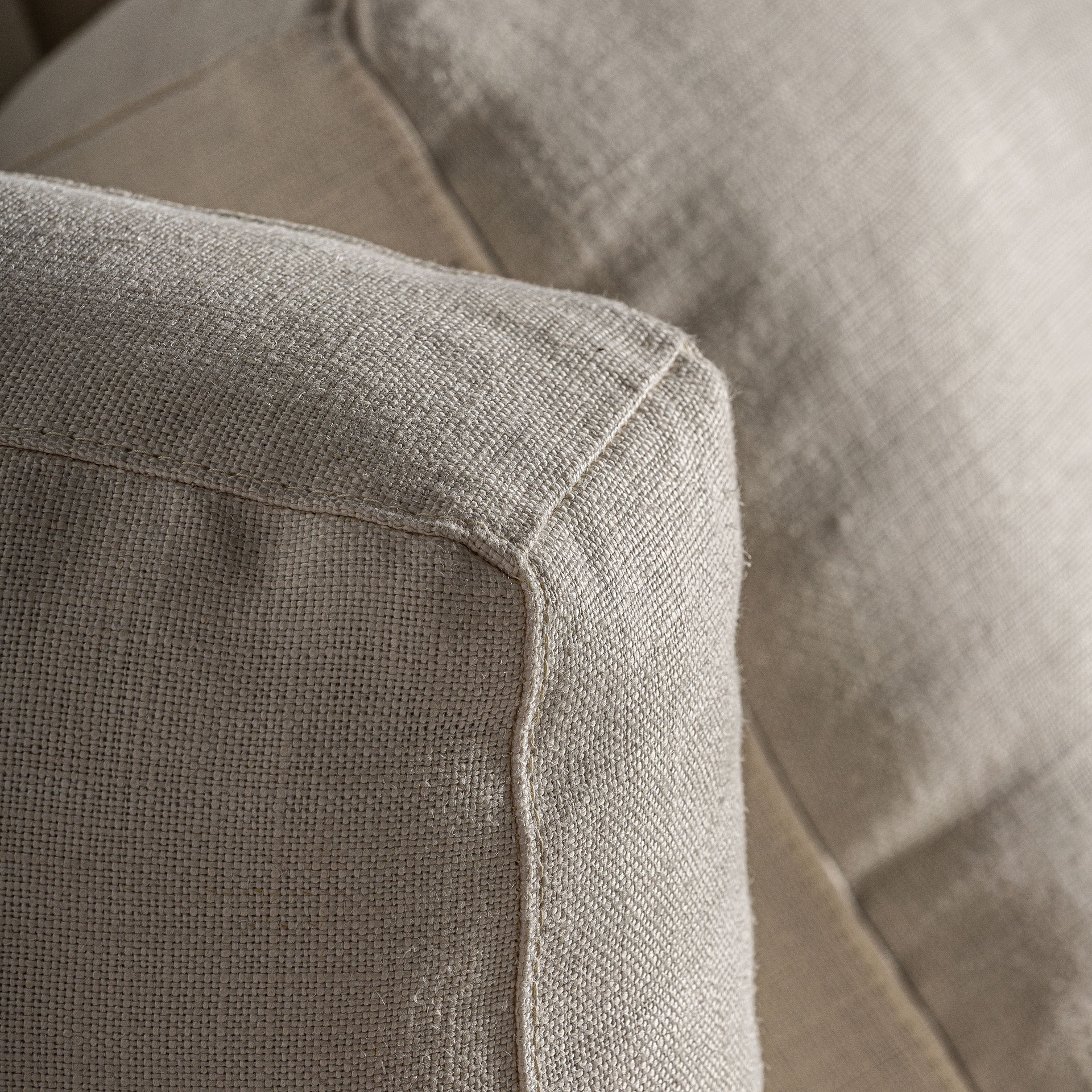 Диван Kemence 3-х местный кремового цвета Vical