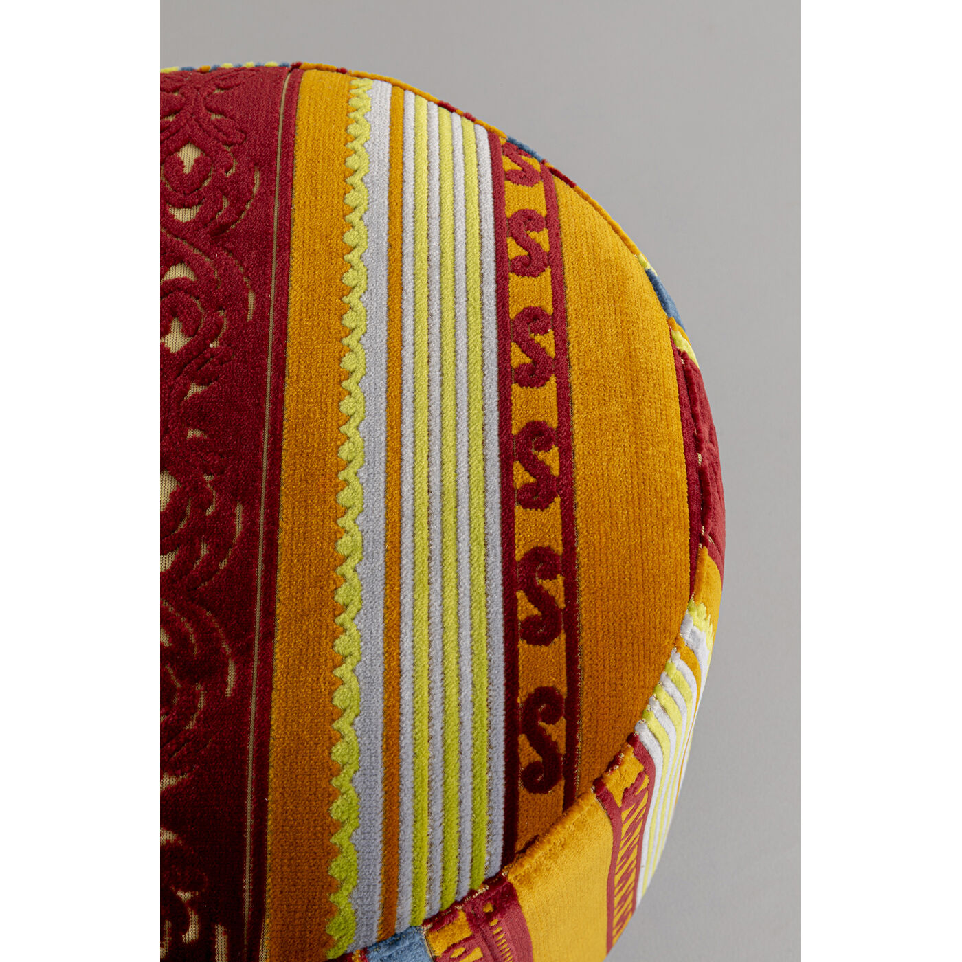 Пуф Cherry Very British Black Ø36cm KARE 70418