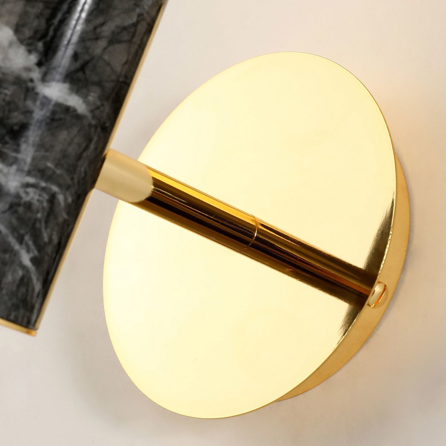 Настенный светильник Favourite 2749-1W