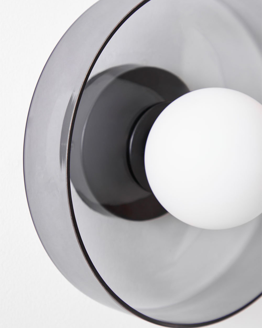 Настенный светильник Кассель с дымчатым стеклом - Ø 25 см Louvre Home LHLSC460324SWL