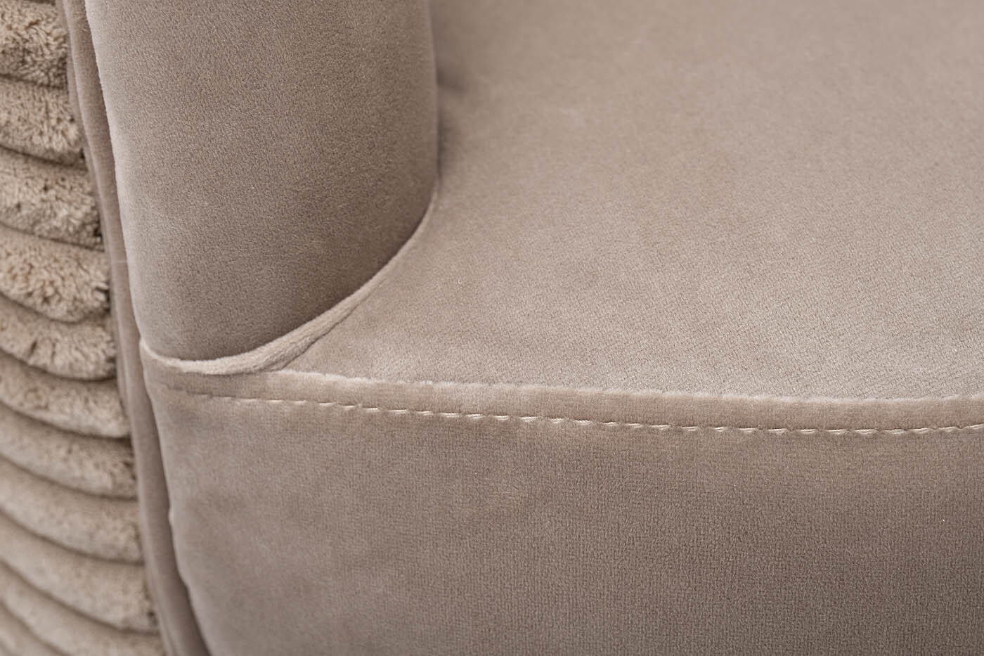 Кресло велюровое бежевое Garda Decor 48MY-2582 BEG GO