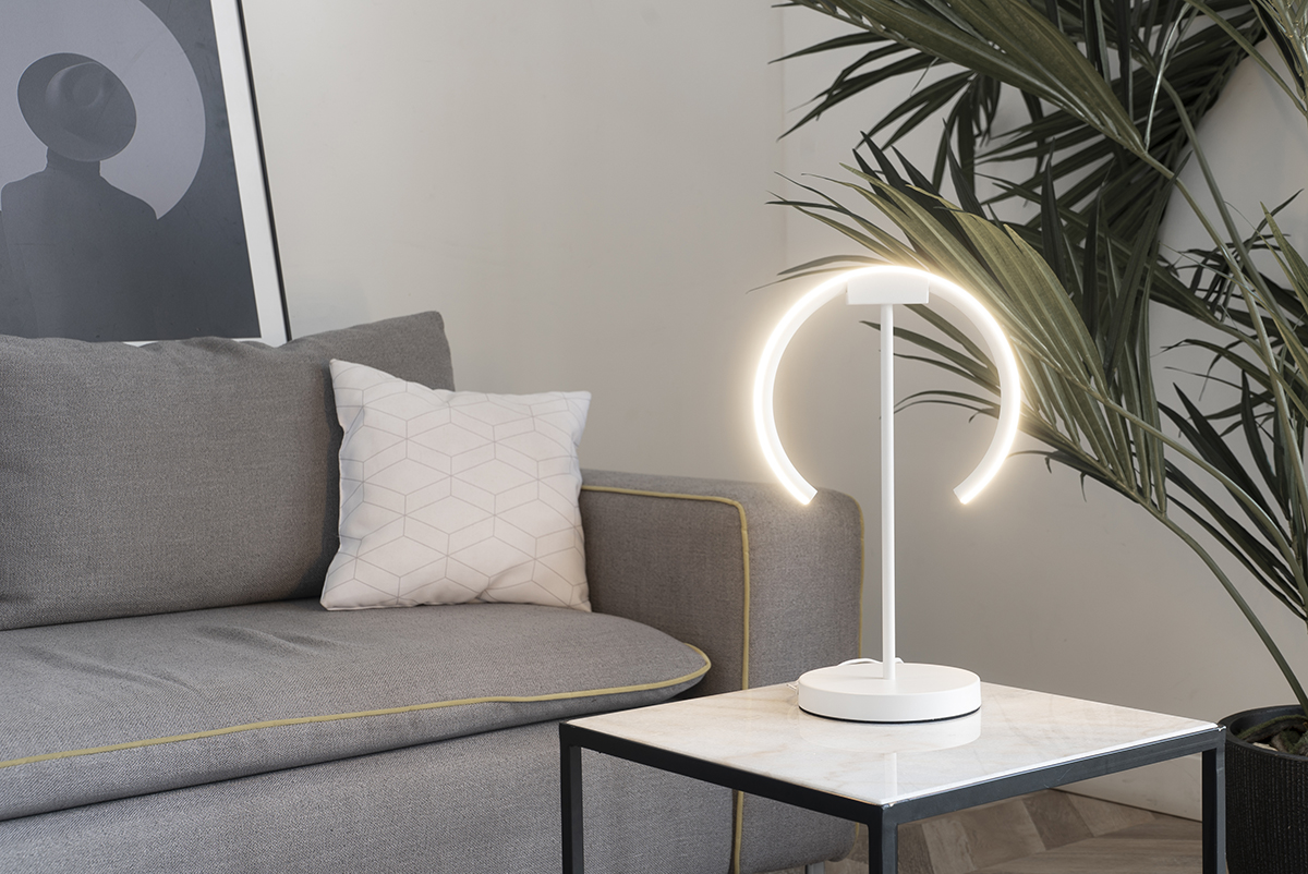 Светодиодная настольная лампа АС-В Donolux T111024/1C 14W White