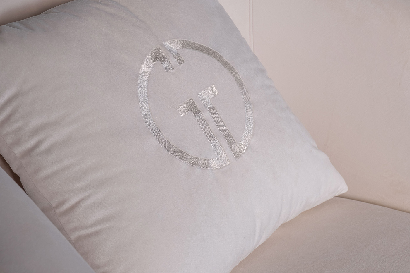 Кресло Olten велюровое кремовое Garda Decor 102AN-KRES-8411-KRE