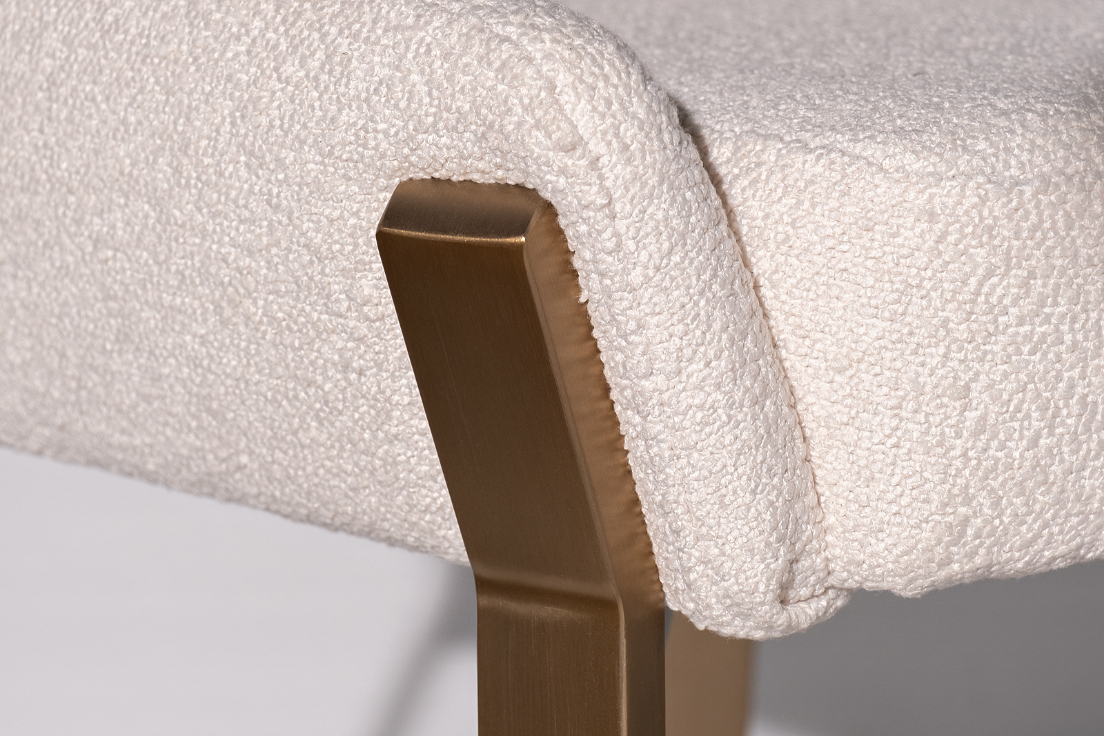 Стул обеденный букле белый+бронза 57*65*91 Garda Decor 163YH-06275