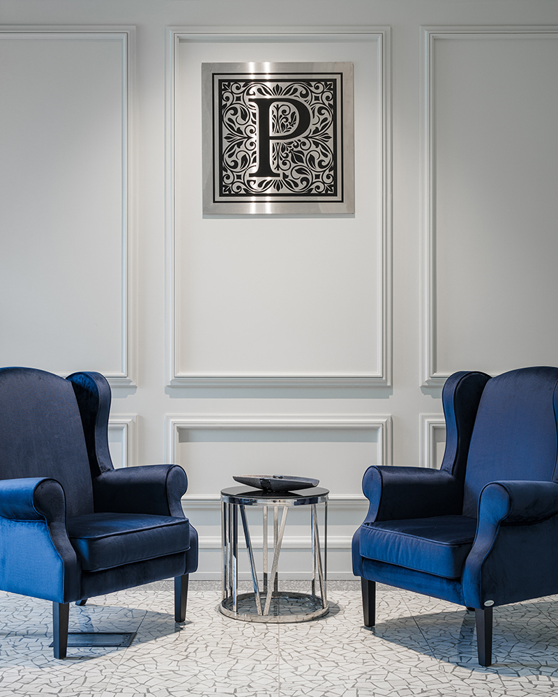 Столик журнальный черное стекло/хром Garda Decor GY-ET7738