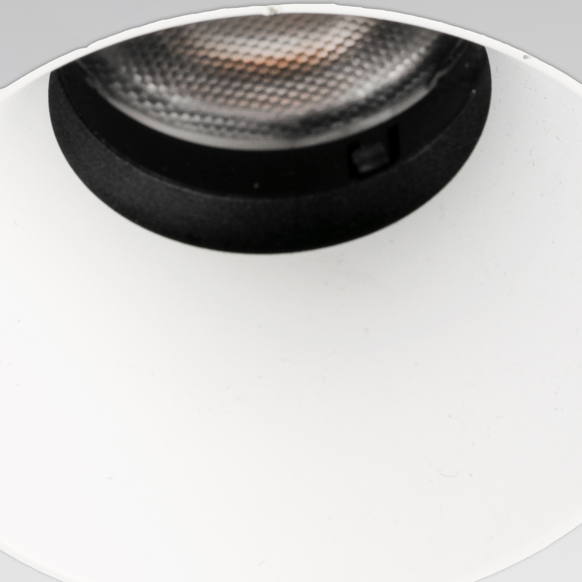 LOX Встраиваемый светильник ORIENTABLE TRIM белый 6-8W 3000K 3 Faro