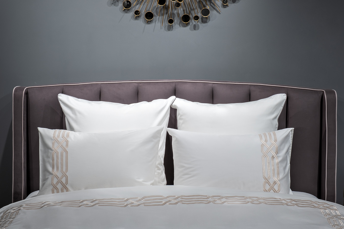 Комплект постельного белья Паллада с вышивкой кинг сайз золотой Garda Decor 175SMR-17505