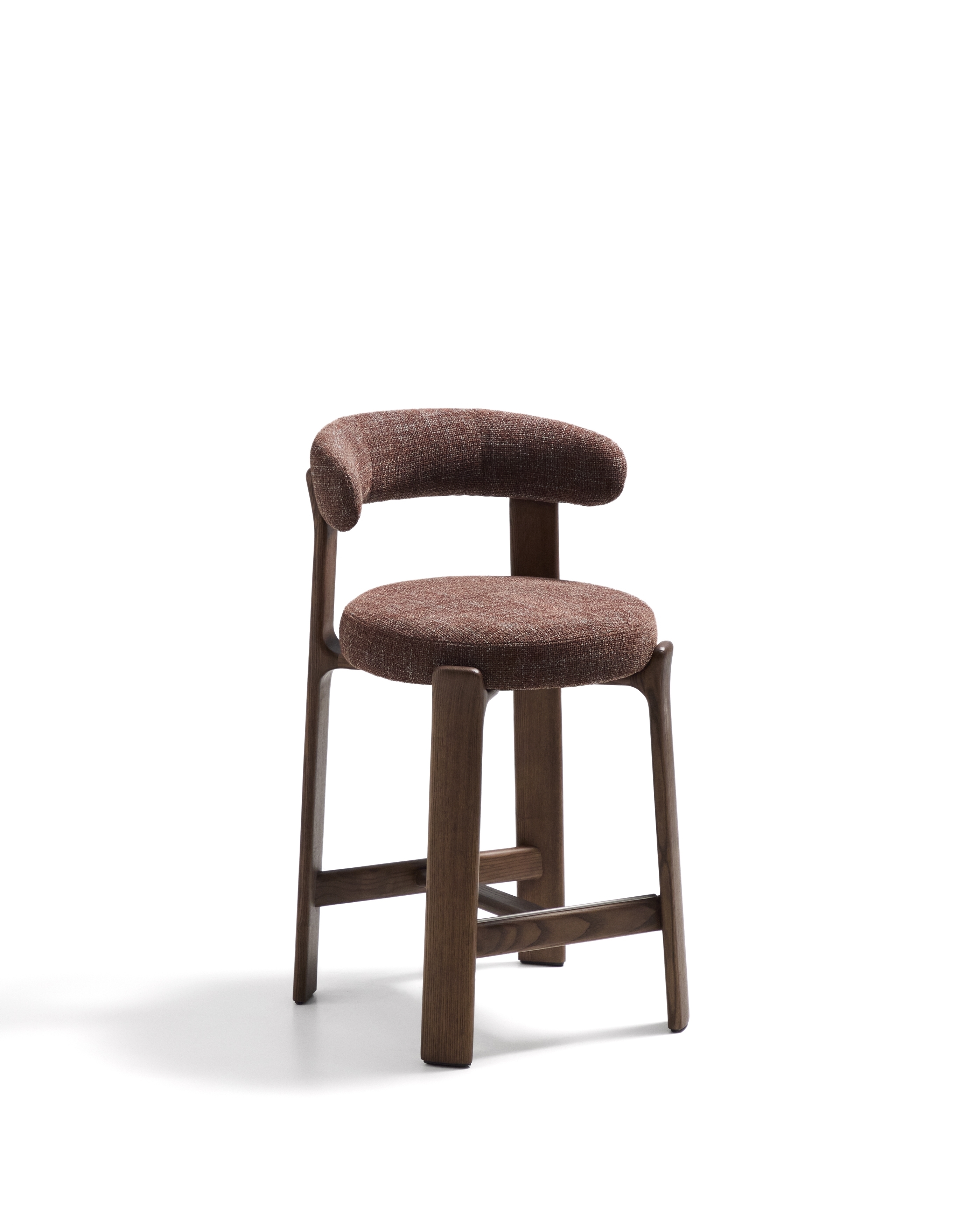 Полубарный стул Granite из коричневой синели и ясеня с отделкой орех 65 см La Forma (ex Julia Grup)