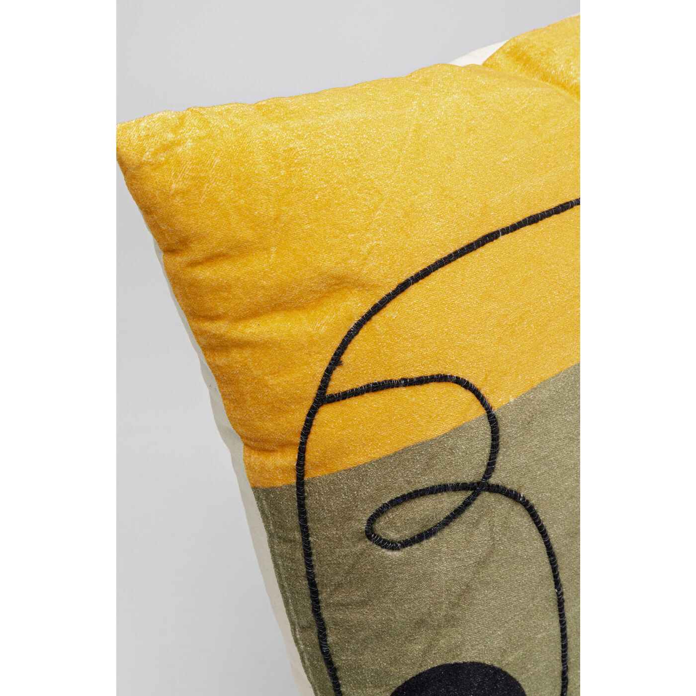 Подушка KARE Faces 54529