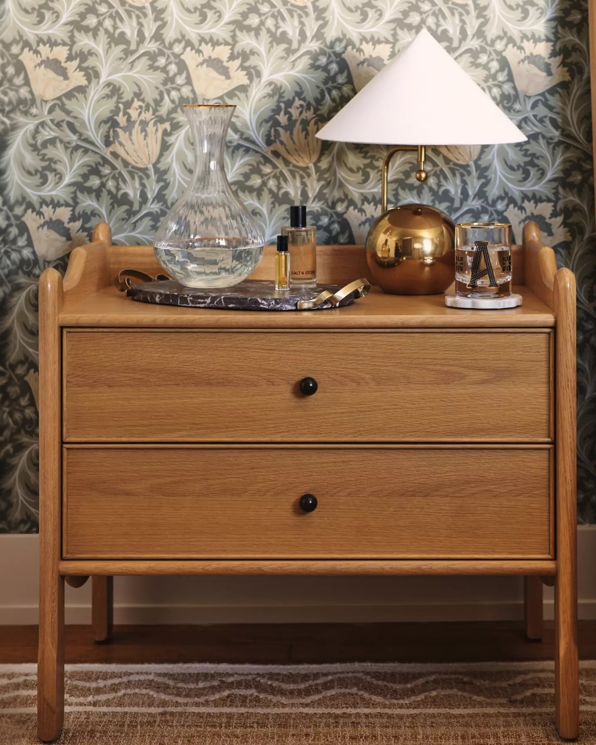 Золотистая лампа Шанталь с белым конусным абажуром Louvre Home LTL300325XNP