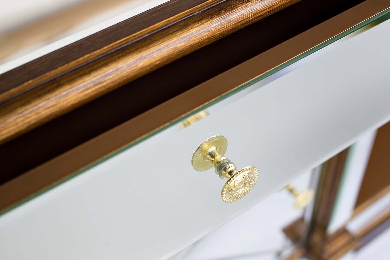 Тумба под телевизор с зеркальным фасадом Garda Decor KFC1153E7