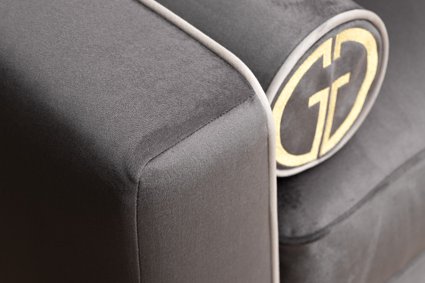 Диван Madrid Memory трехместный велюровый серый с кантом Garda Decor MADRID-Memory-Colt1003+Colt030