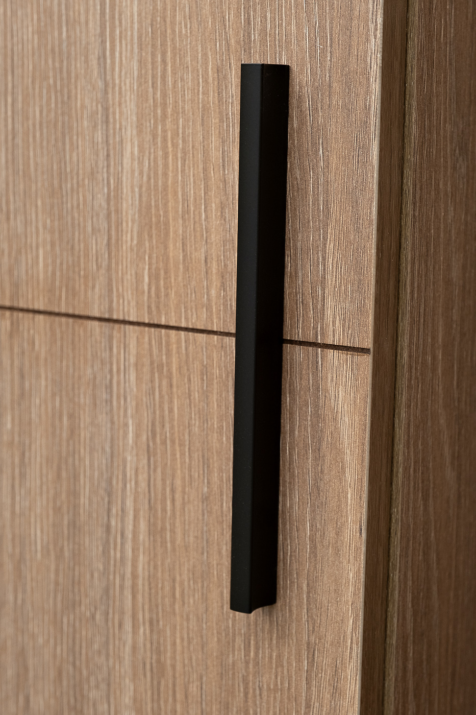 Шкаф-пенал с полками цвет дуб Garda Decor GD-10014/2-3(глухой) Шкаф-пенал с полками цвет дуб Garda Decor GD-10014/2-3(глухой)