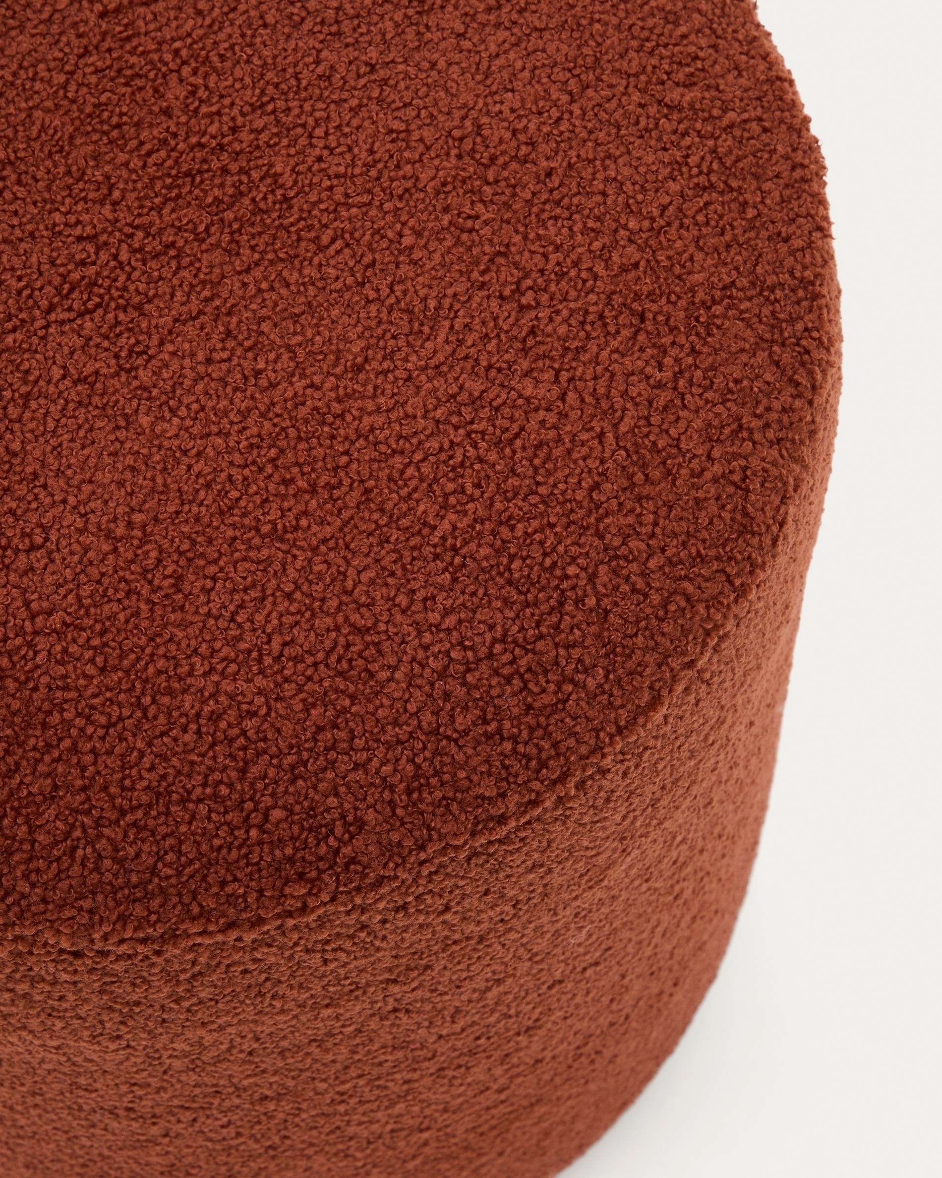 Kaeli Пуф для ног со съемным чехлом из терракотового букле Ø 43 La Forma (ex Julia Grup)