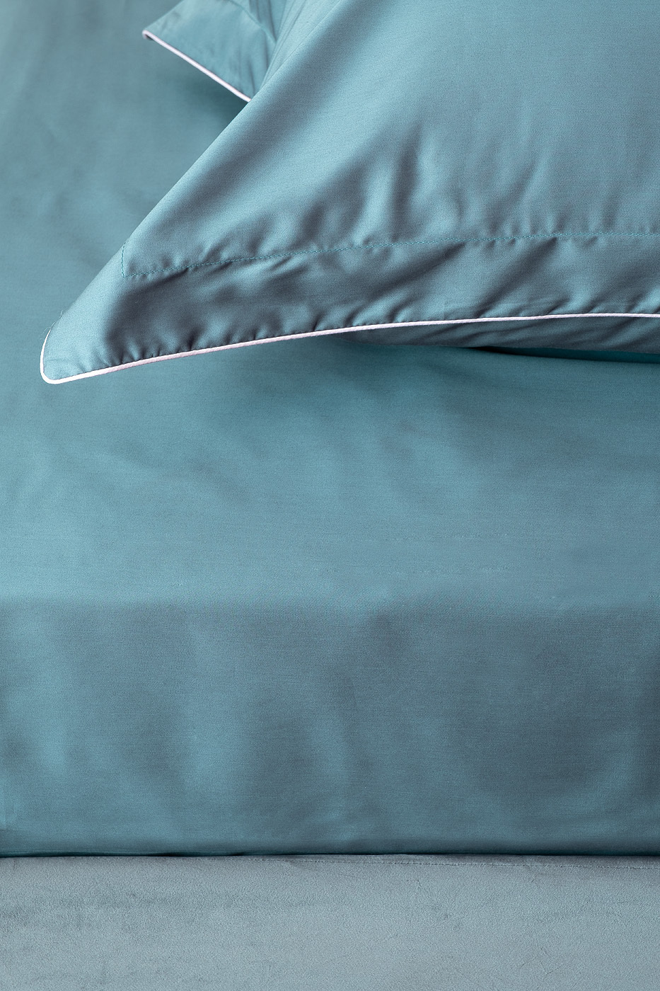 Простыня сатиновая на резинке 180х200х30см зеленая Garda Decor 107TD-DP214G-PROS RES ZEL