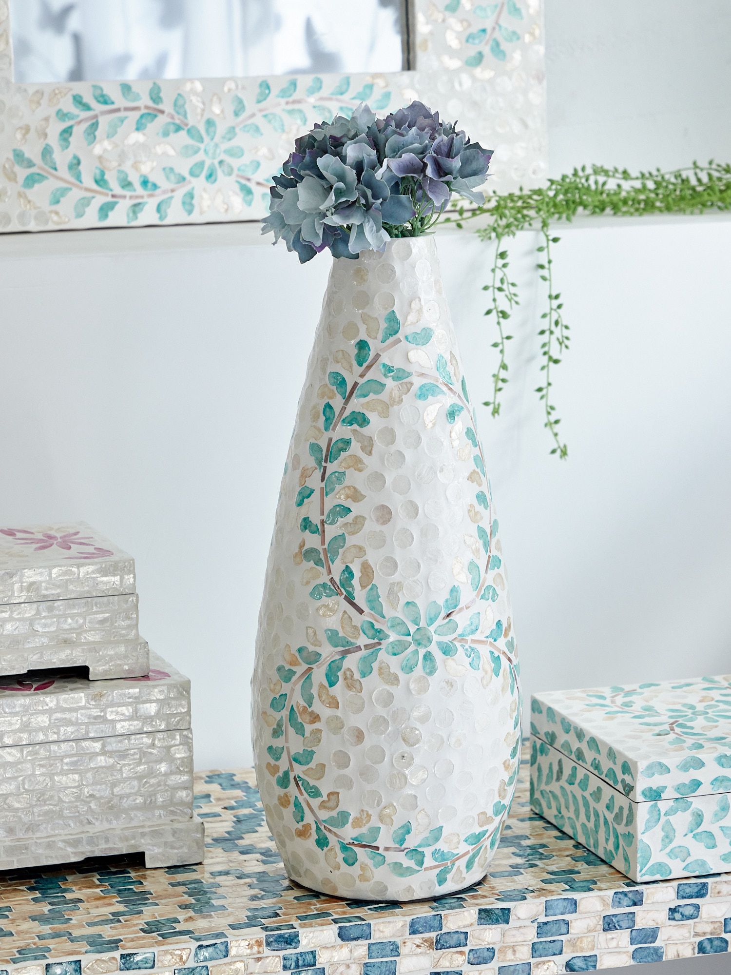 Ваза декоративная с отделкой раковинами устриц Glasar 67-027