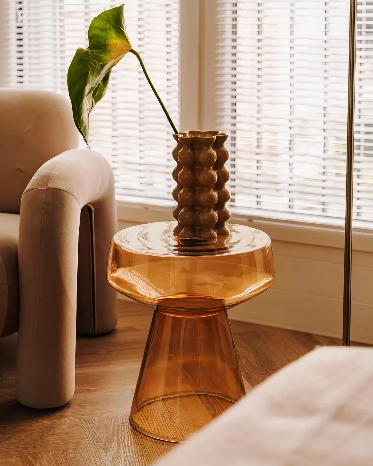 Охровый приставной столик Флумс Louvre Home P3118XB