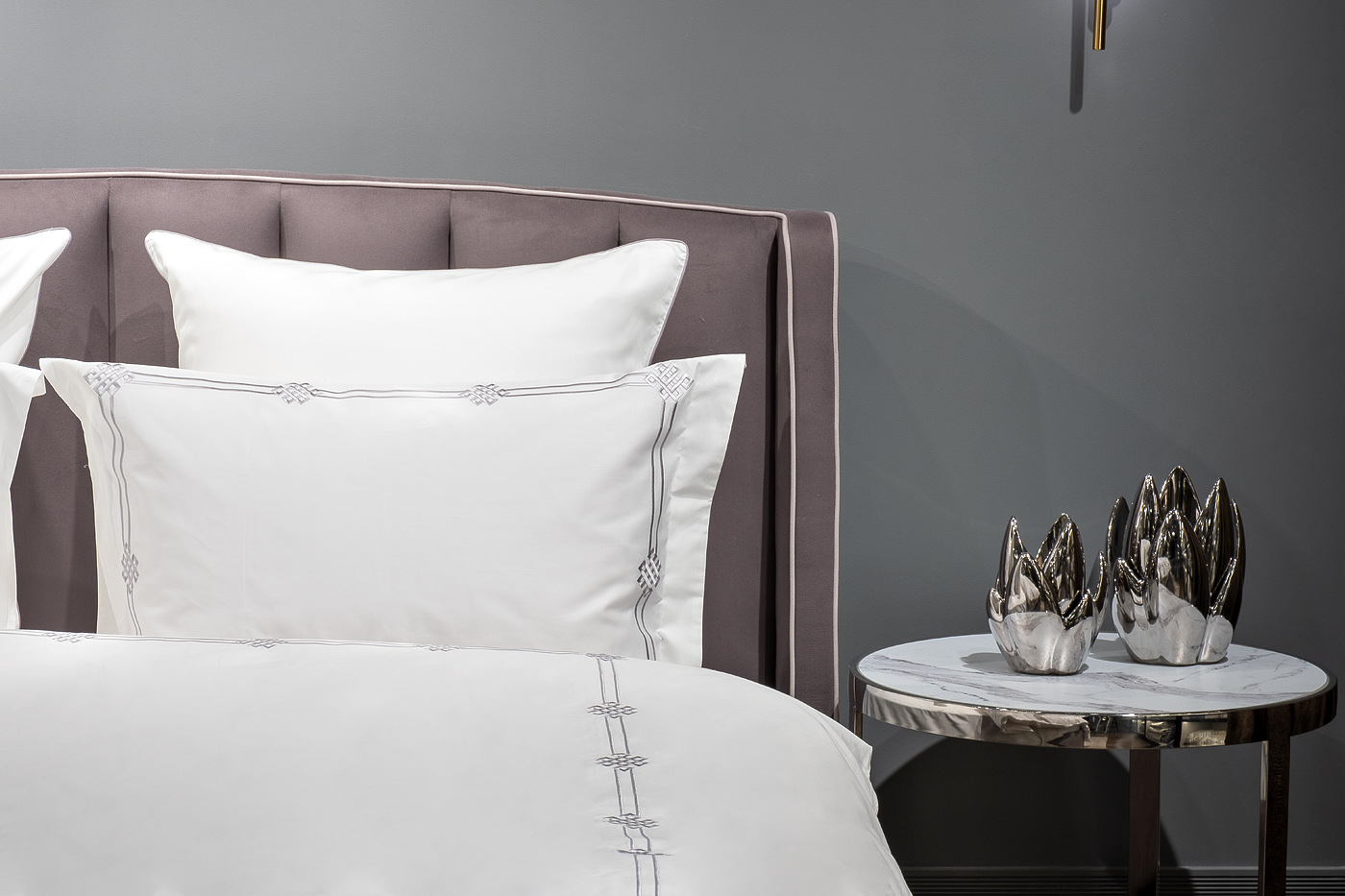 Комплект постельного белья Арктик с вышивкой кинг сайз серый Garda Decor 175SMR-17502