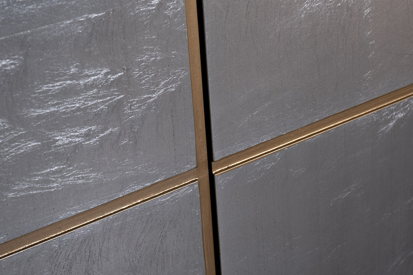 Комод Futuro серебристый с дверцами Garda Decor ART-2705-S