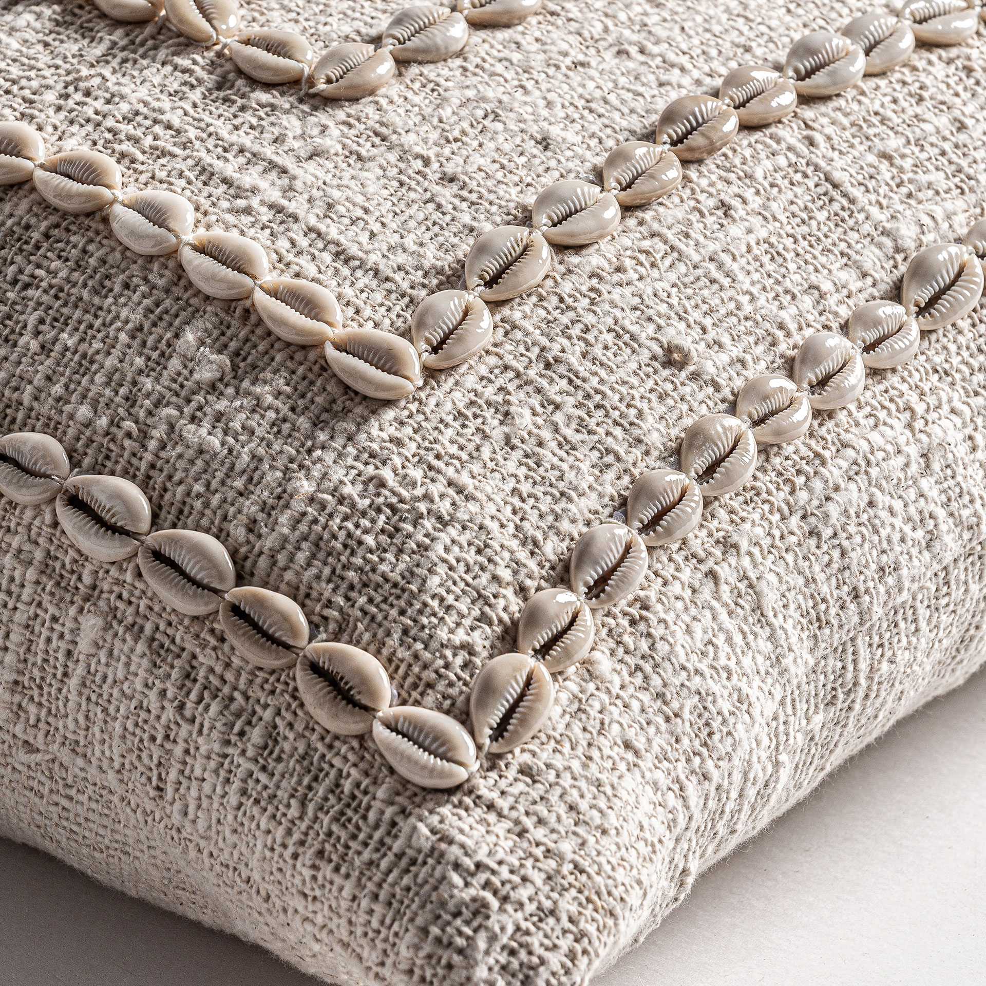 Подушка декоративная Clancy 50x50 бело-коричневая Vical