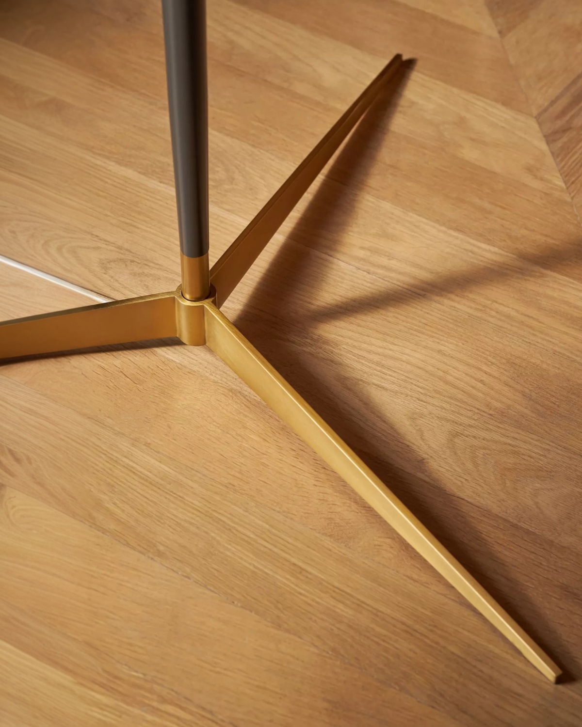 Современная напольная лампа Дуайт Louvre Home LTL756253MGI