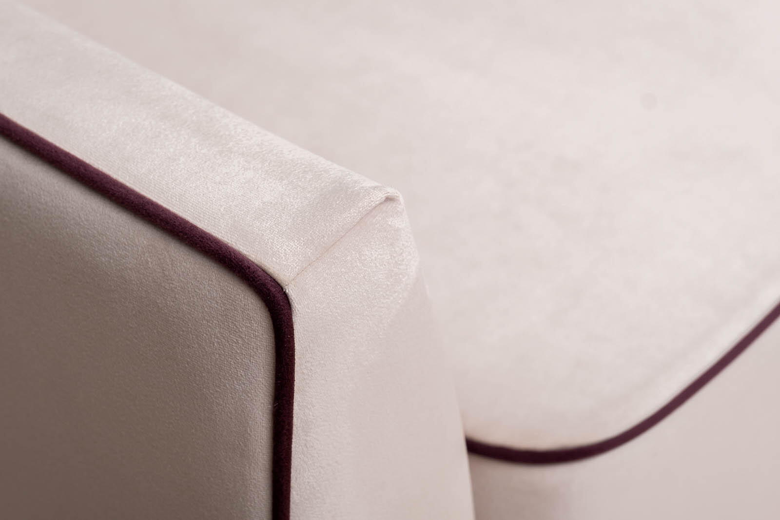 Диван Mores трехместный раскладной бежевый с кантом Garda Decor MORES(K)-1K-БЕЖ-Colton 002-BEG+Vel35