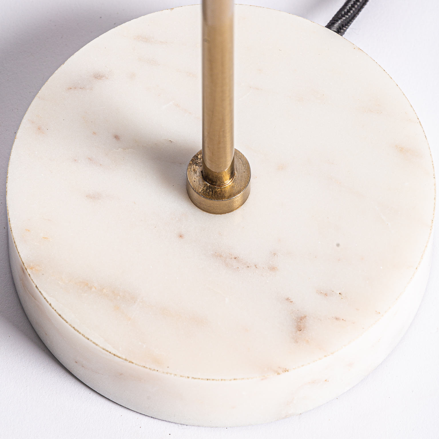 Настольная лампа 28687 бело-золотой цвет Vical