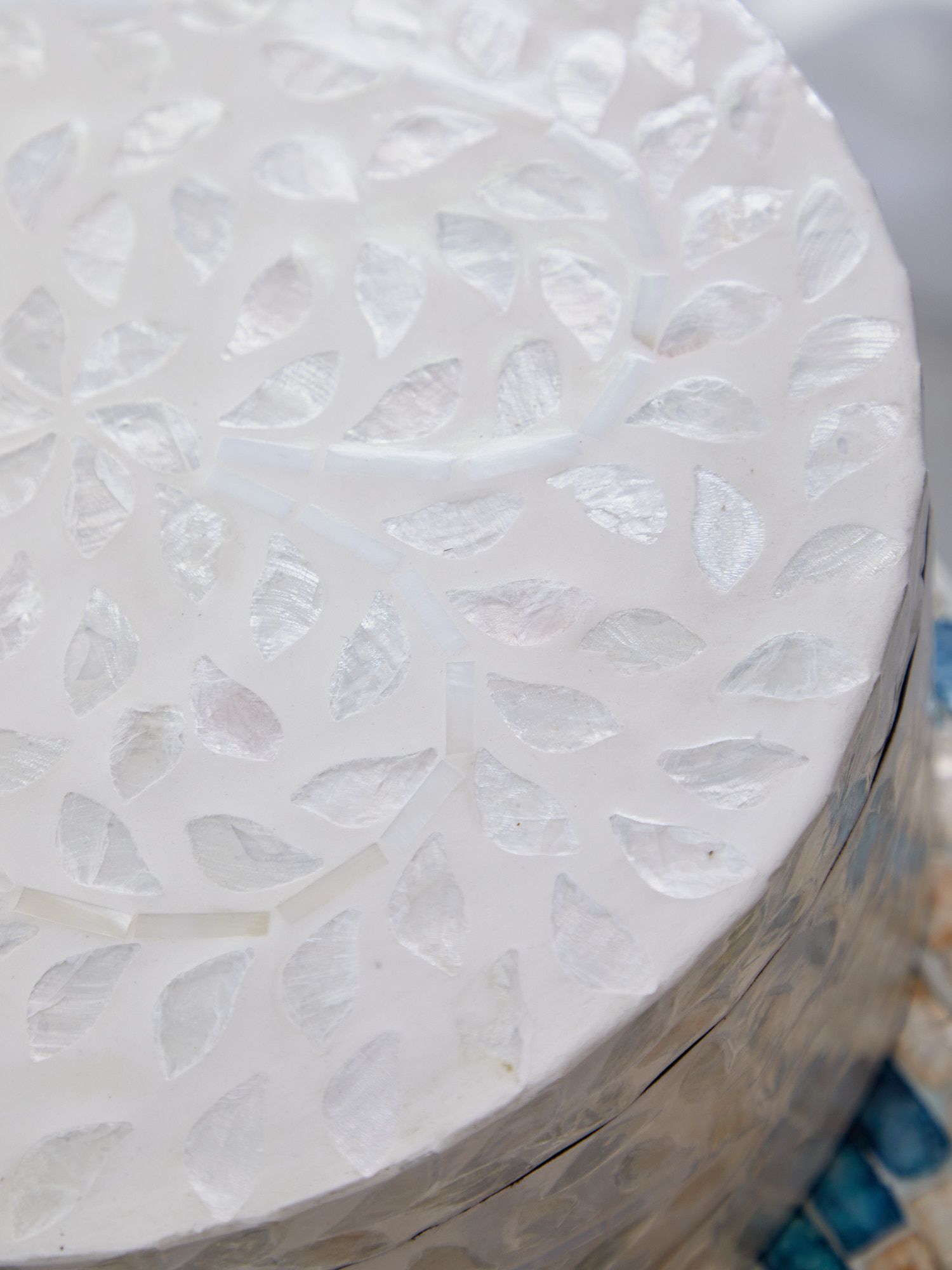 Шкатулка с отделкой раковинами устриц Glasar 67-001