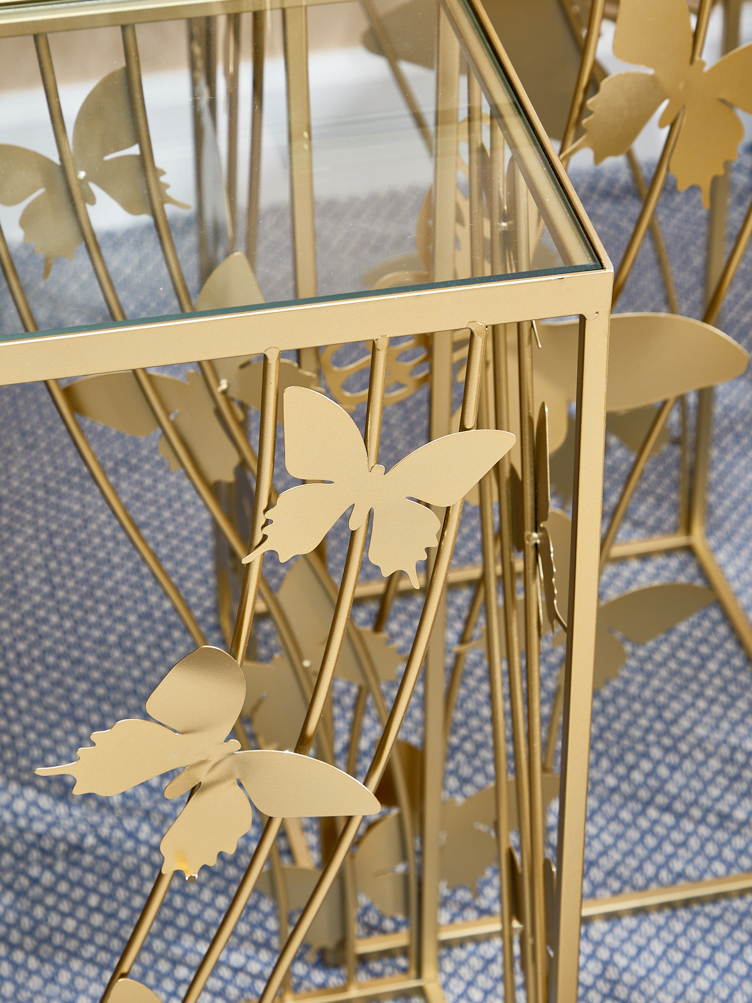 Столик со стеклянной столешницей и бабочками Glasar 57-251/2