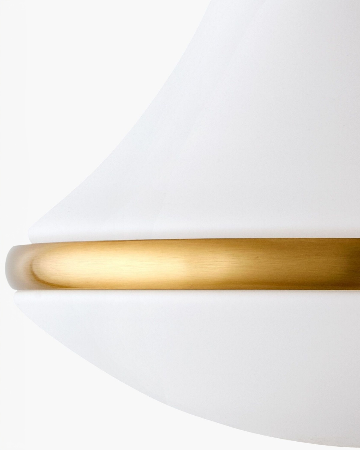 Золотистый подвесной светильник Ларна Louvre Home P7846PB