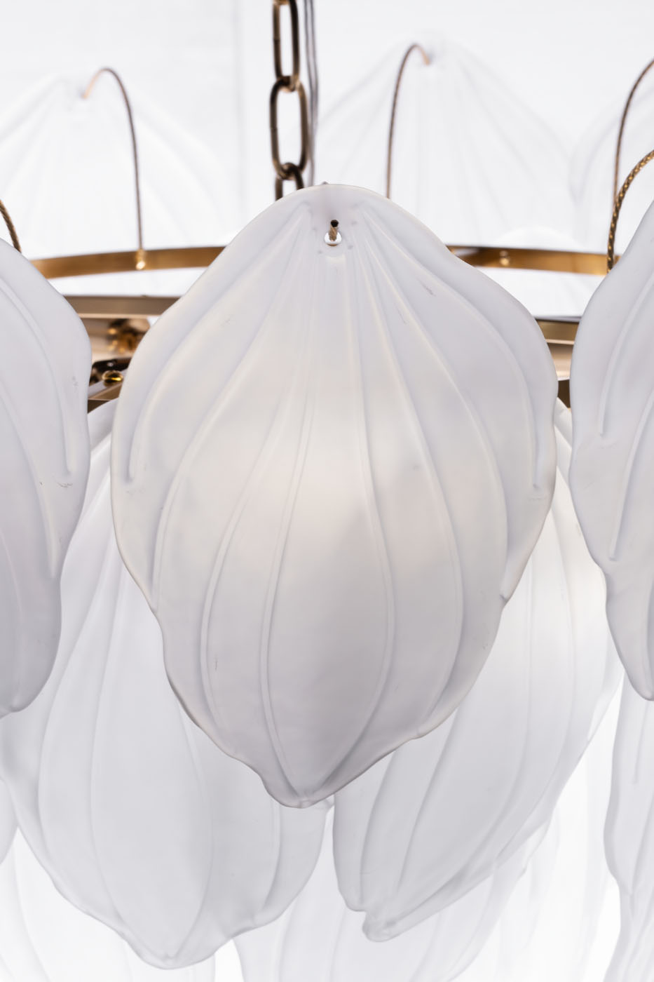 Люстра Лебедь с матовыми лепестками Garda Decor 62GDW-8903-600M