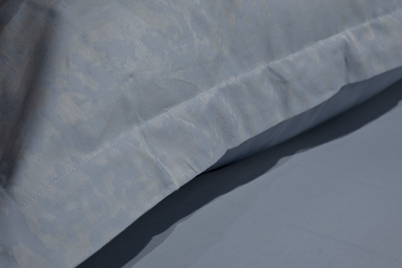 Простыня сатиновая голубая Garda Decor 130HB-00033