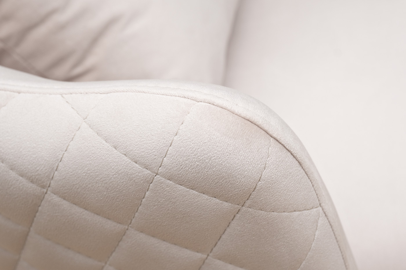 Кресло Verona Basic вращающееся велюровое бежевое Garda Decor VERONA BASIC-Colt002 Кресло Verona Basic вращающееся велюровое бежевое Garda Decor VERONA BASIC-Colt002