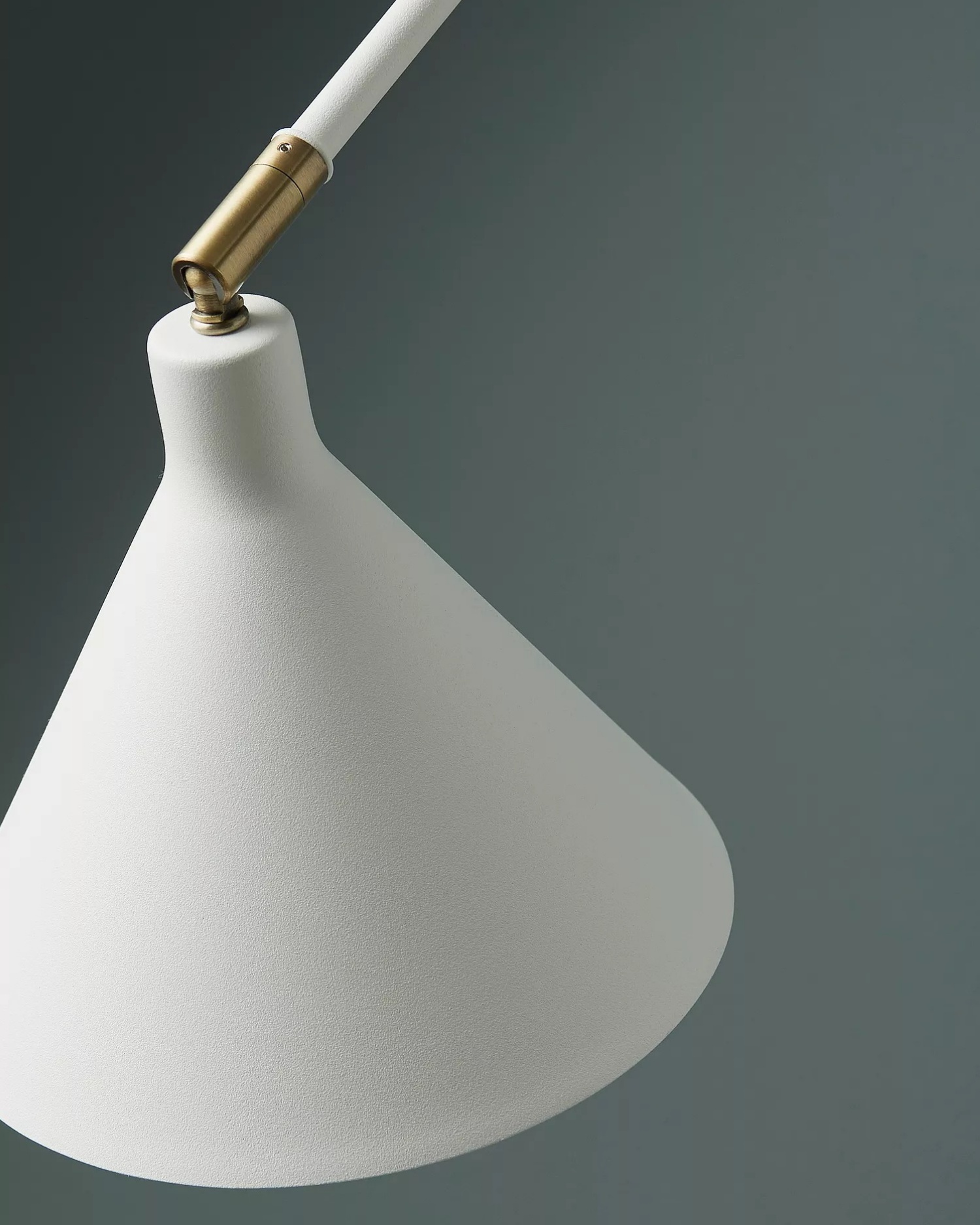 Белый настенный светильник Джордан Louvre Home P7855WC