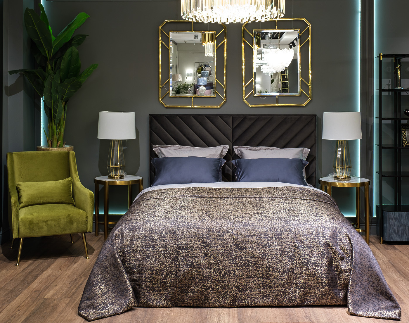 Зеркало в металлической раме (золото) Garda Decor KFG081