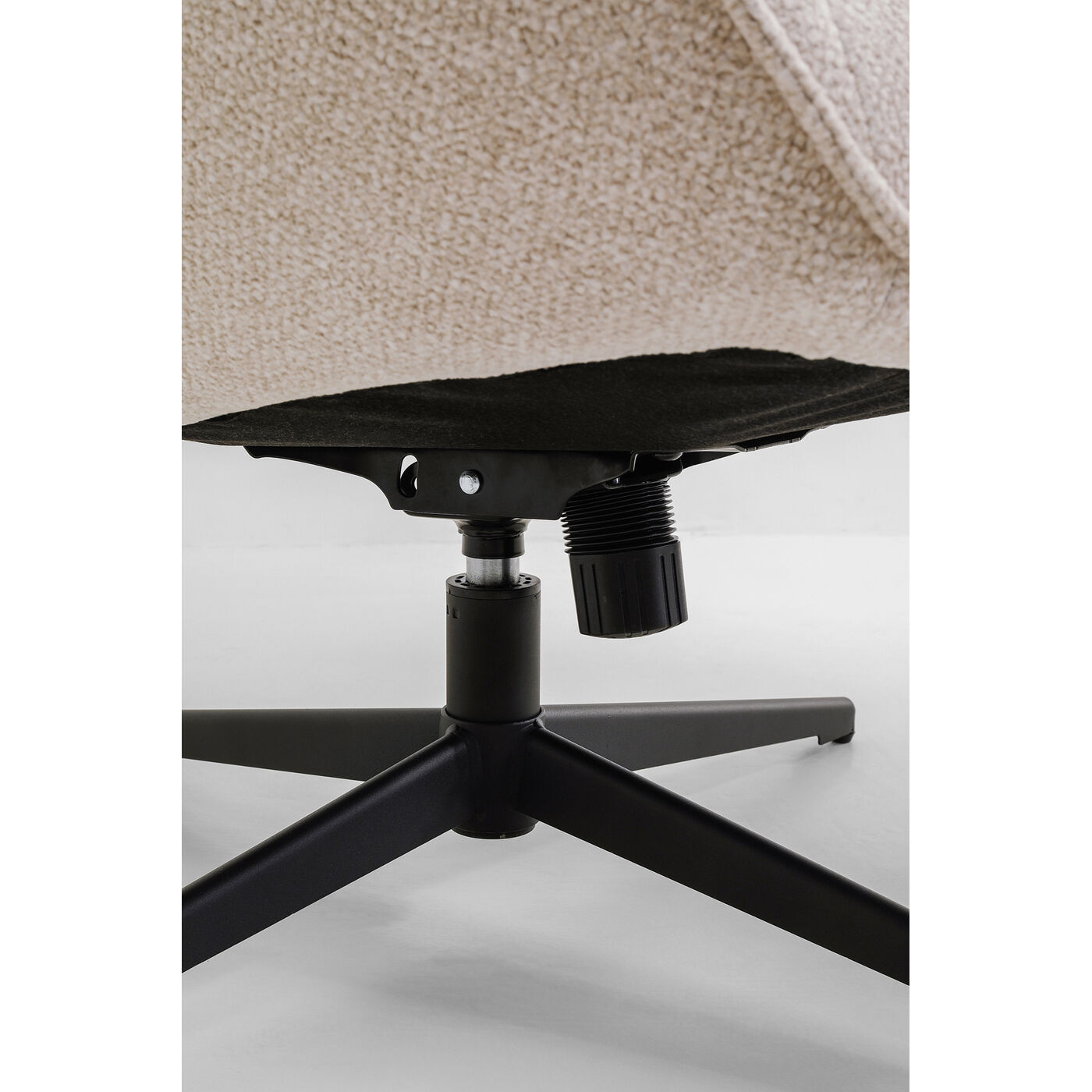 Кресло вращающееся + пуф Jules Cream KARE 70821