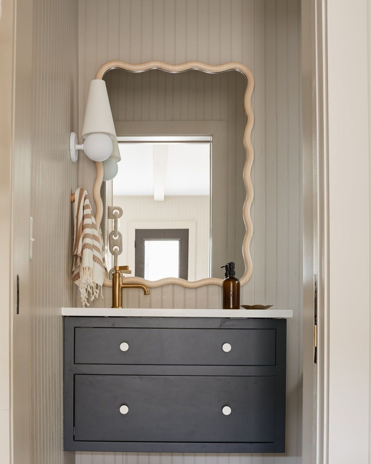 Белое бра “Дрю” с конусным плафоном Louvre Home LSC430325XNP