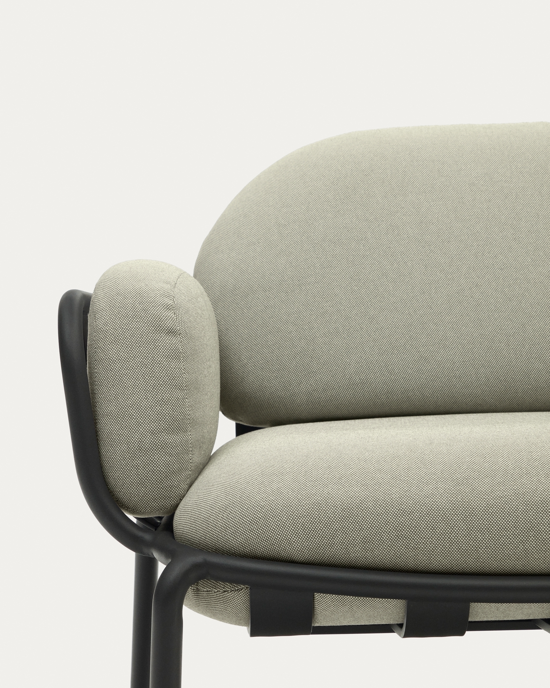 Трехместный уличный диван Joncols бежевый с графитовыми алюминиевыми ножками 225 см La Forma 480965