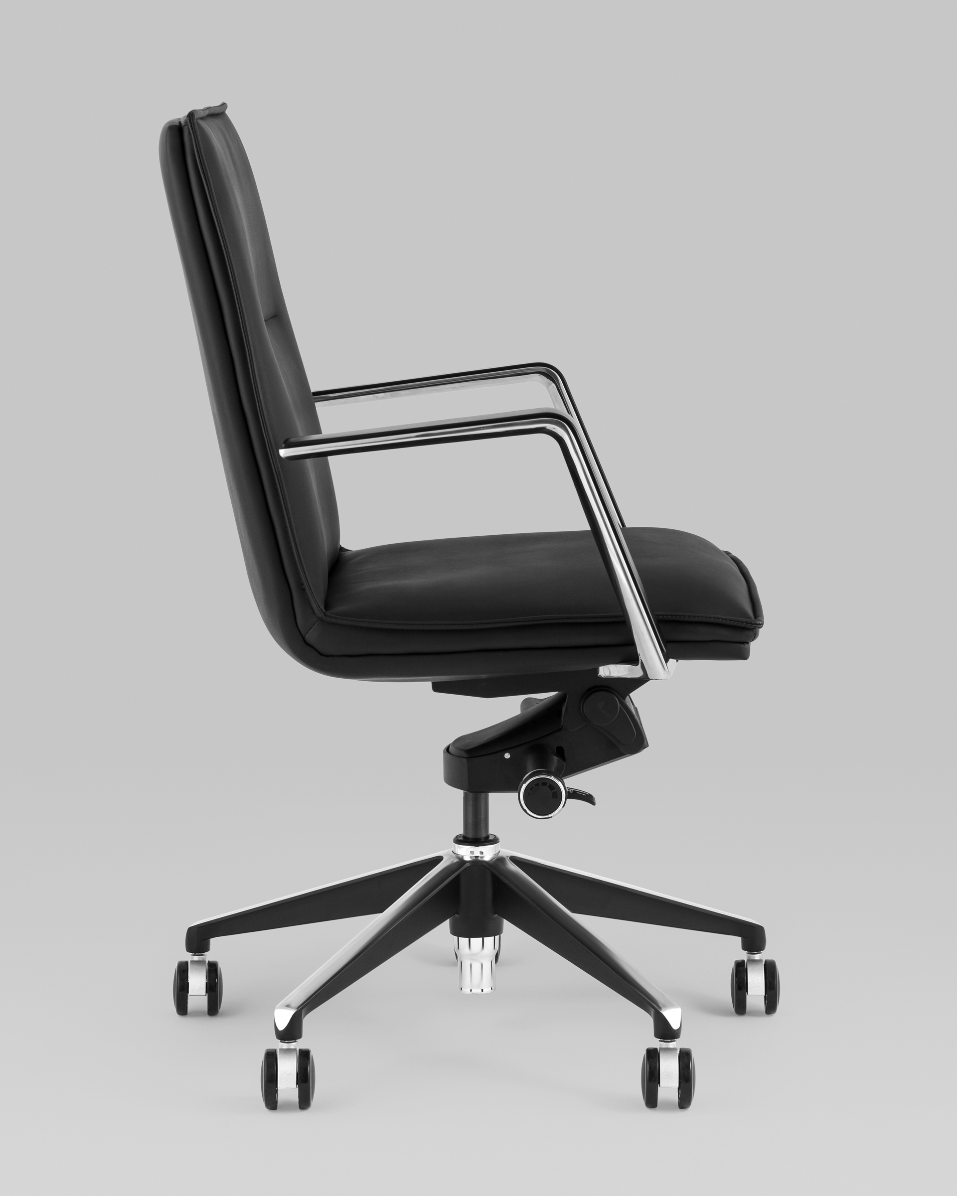 Кресло офисное TopChairs Arrow черный Stool Group