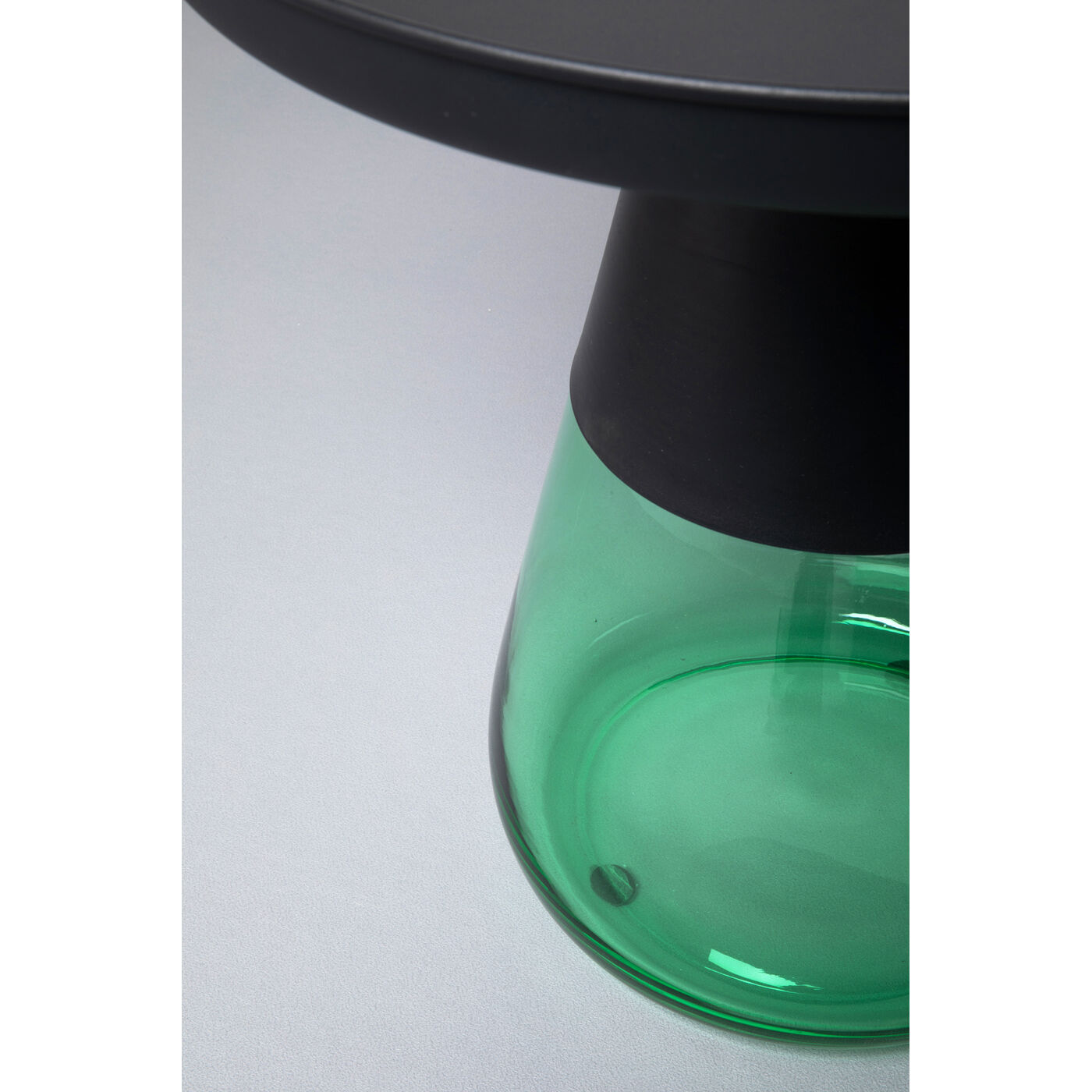 Стол приставной Bottiglia Green Ø50 см KARE 87473