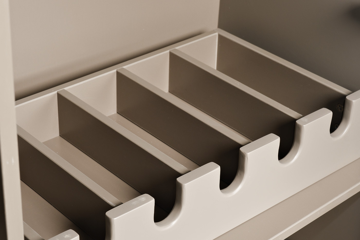 Комод высокий Space с дверцами Garda Decor 58DB-CHH14803