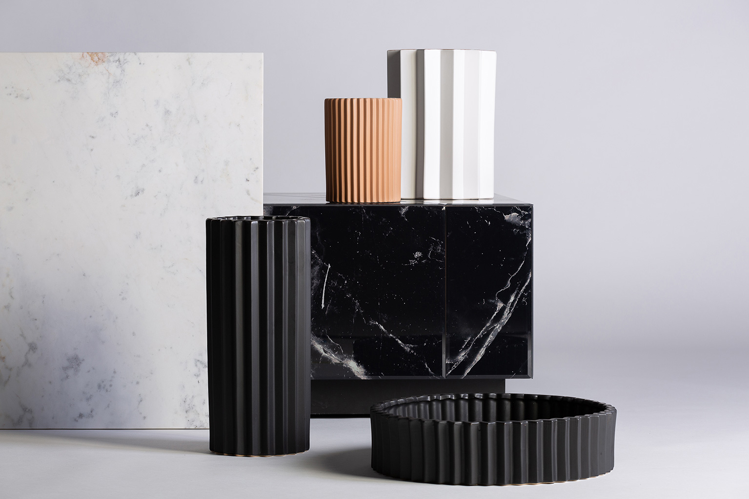 Ваза Plisse Stone белая Vical