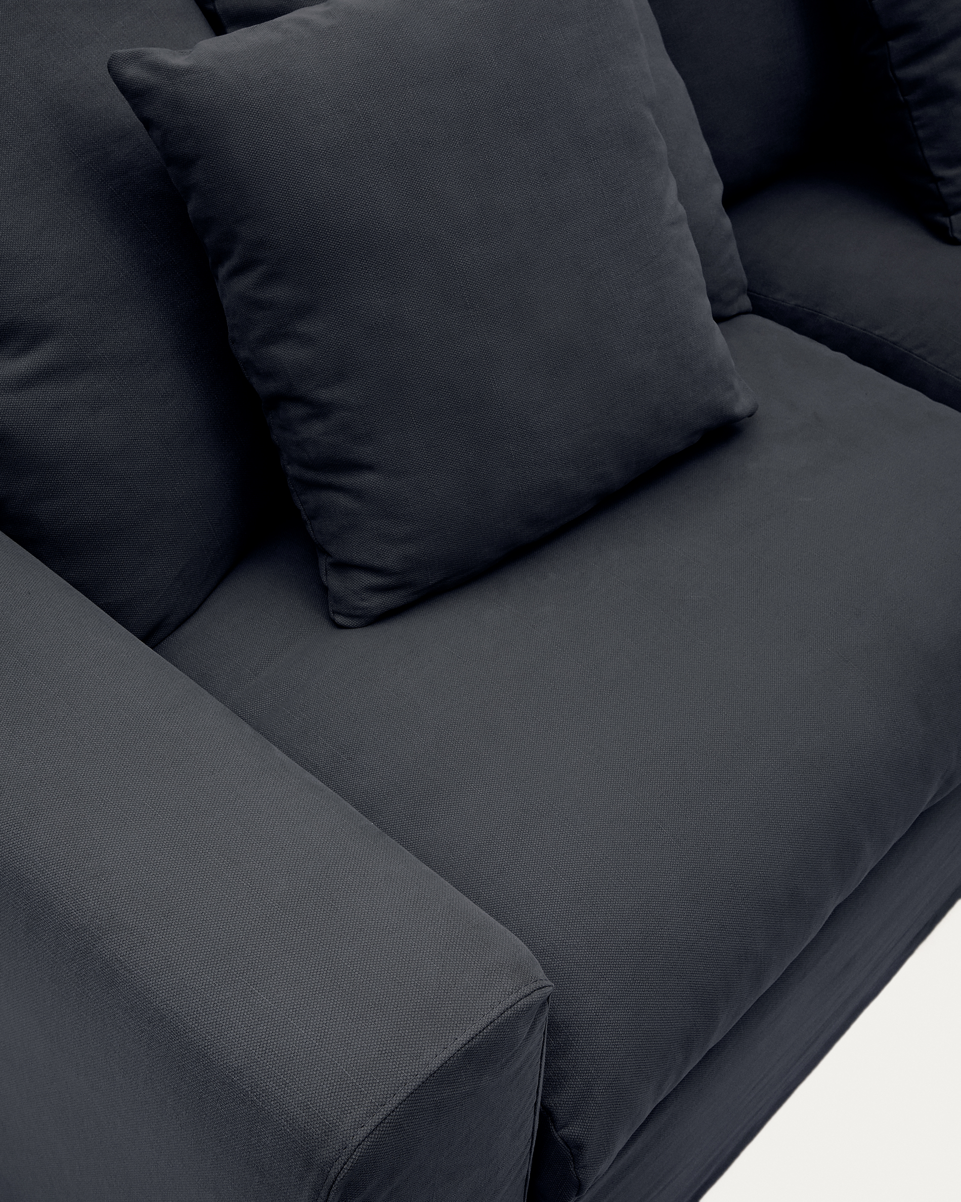 A cover designed to keep your Nora sofa in rand-new condition. Made from linen and cotton fabric, i La Forma 192957