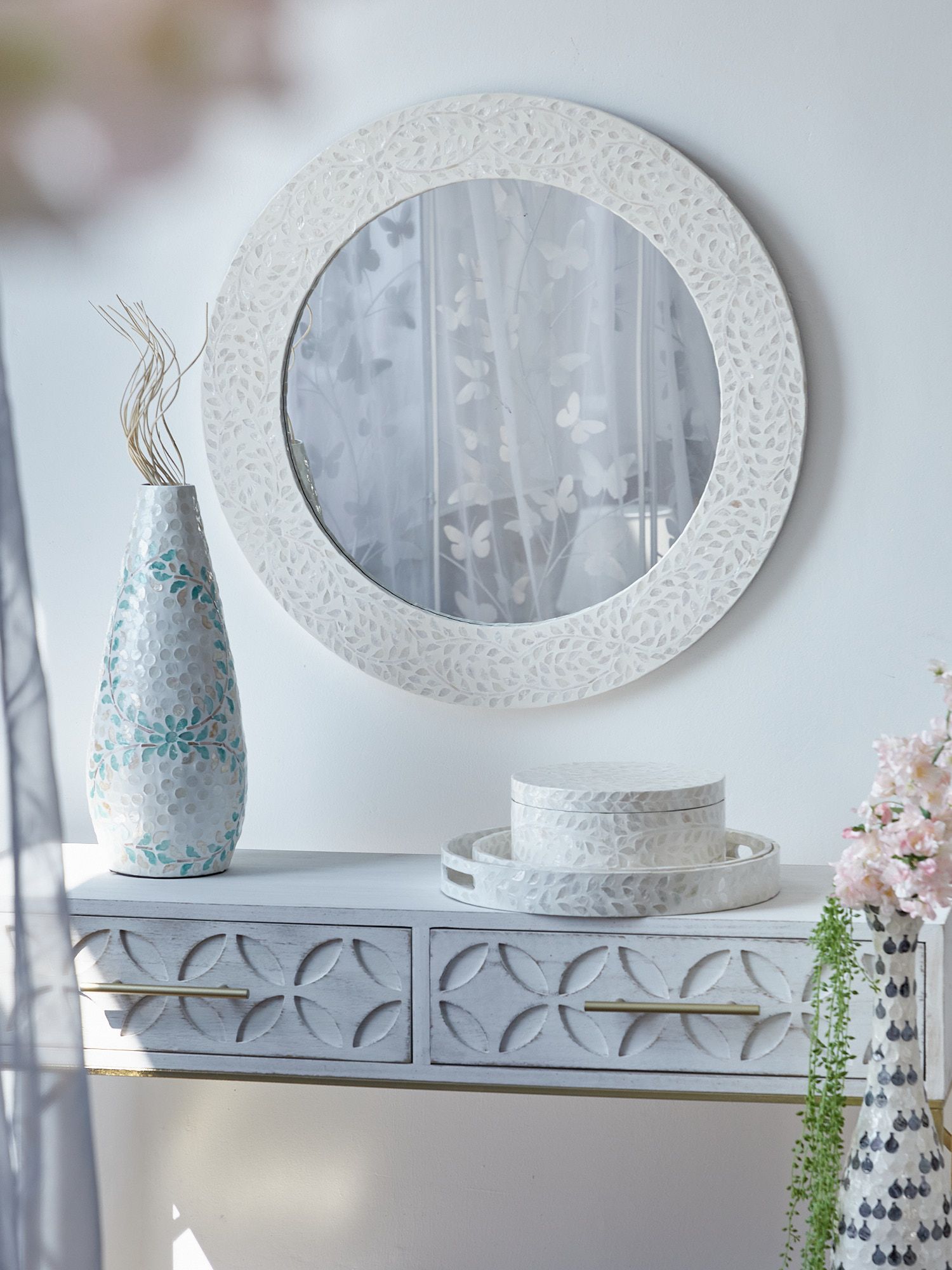 Зеркало настенное с отделкой раковинами устриц Glasar 67-034