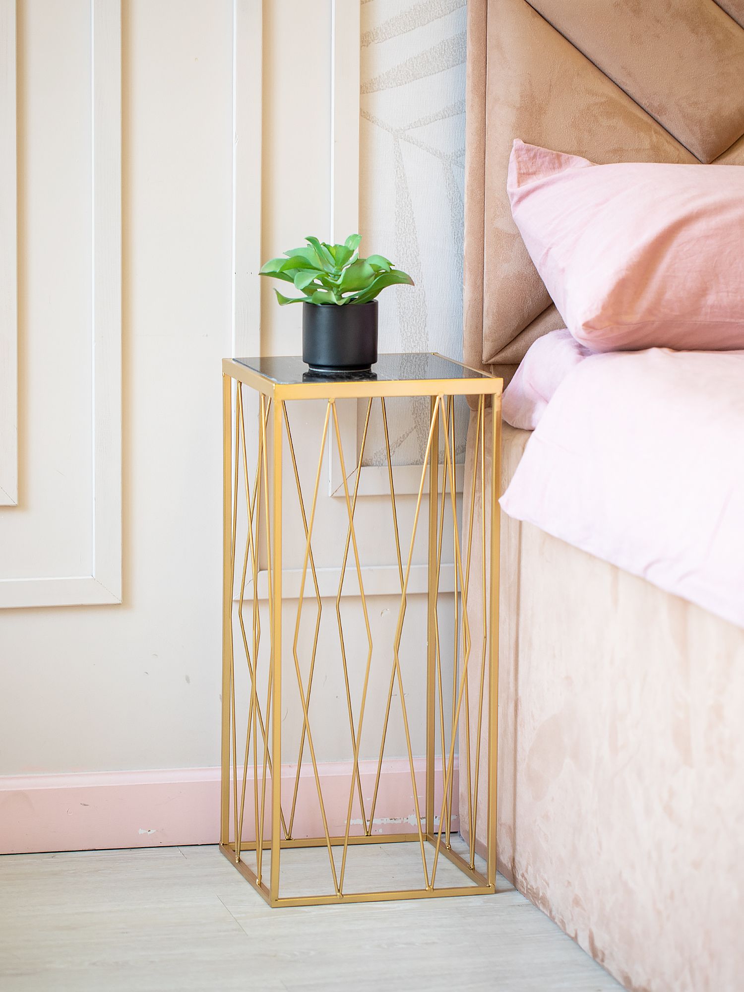 Столик приставной с черным мрамором Glasar 54-060