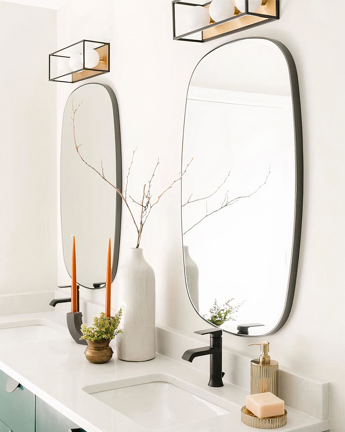 Черное настенное зеркало Вейл Louvre Home DWM240332PND