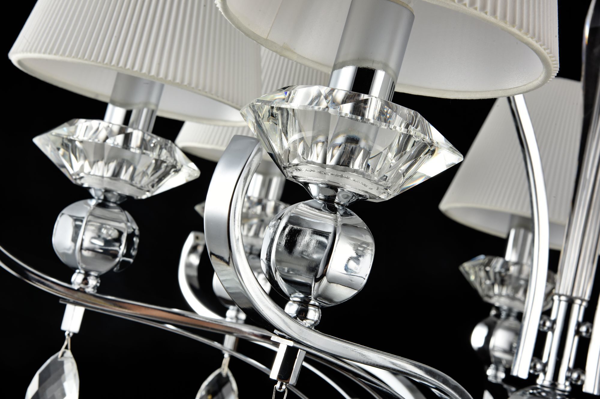 Люстра Maytoni MOD560-07-N