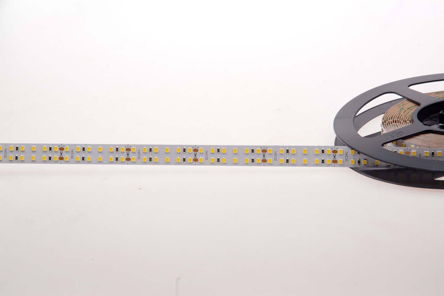 Светодиодная лента Donolux DN18286NWRA95