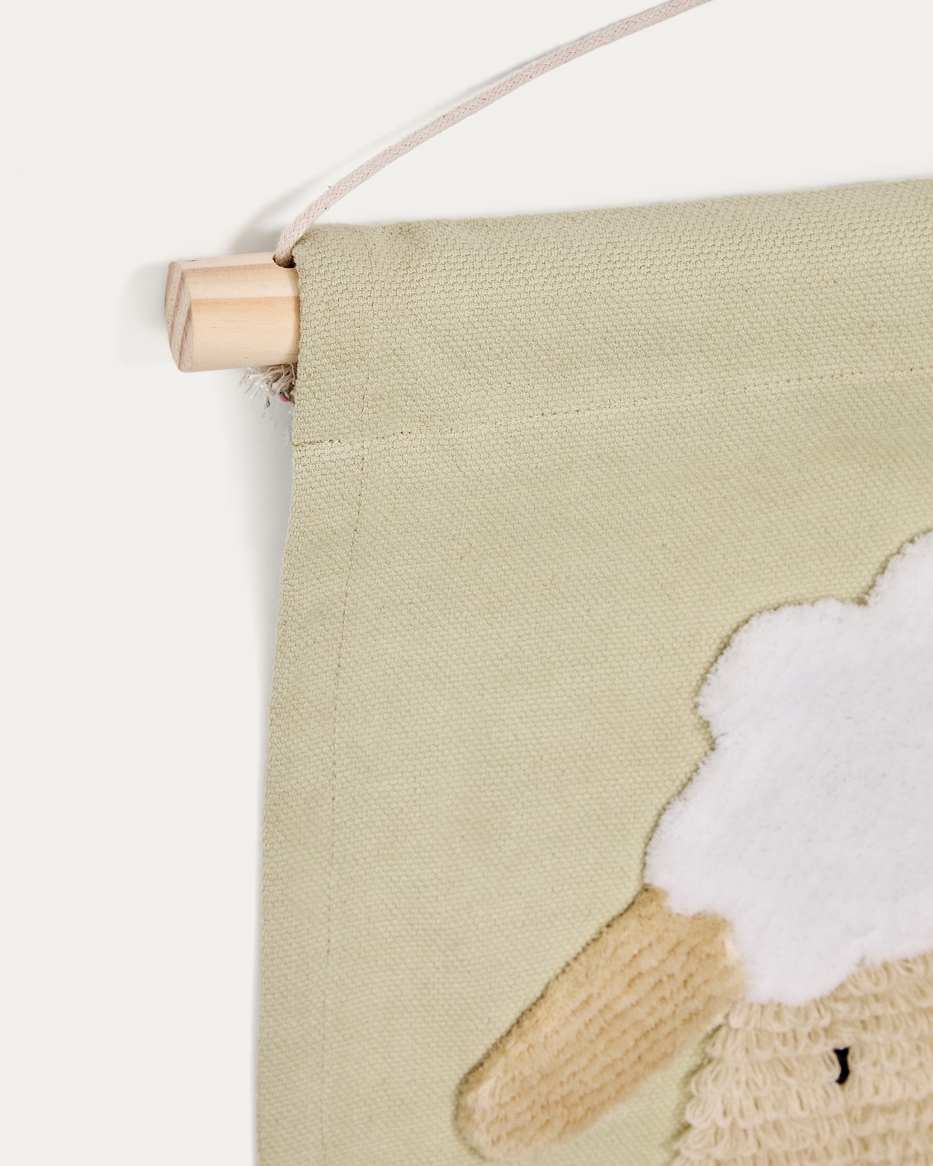 Настенный гобелен Milu из зеленого хлопка с овцой и зелеными кисточками La Forma (ex Julia Grup)