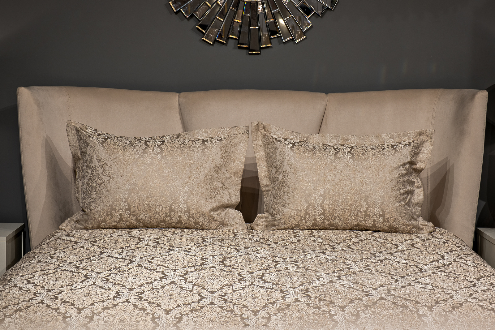 Комплект с покрывалом и двумя наволочками бежевый Garda Decor 121GD-12125